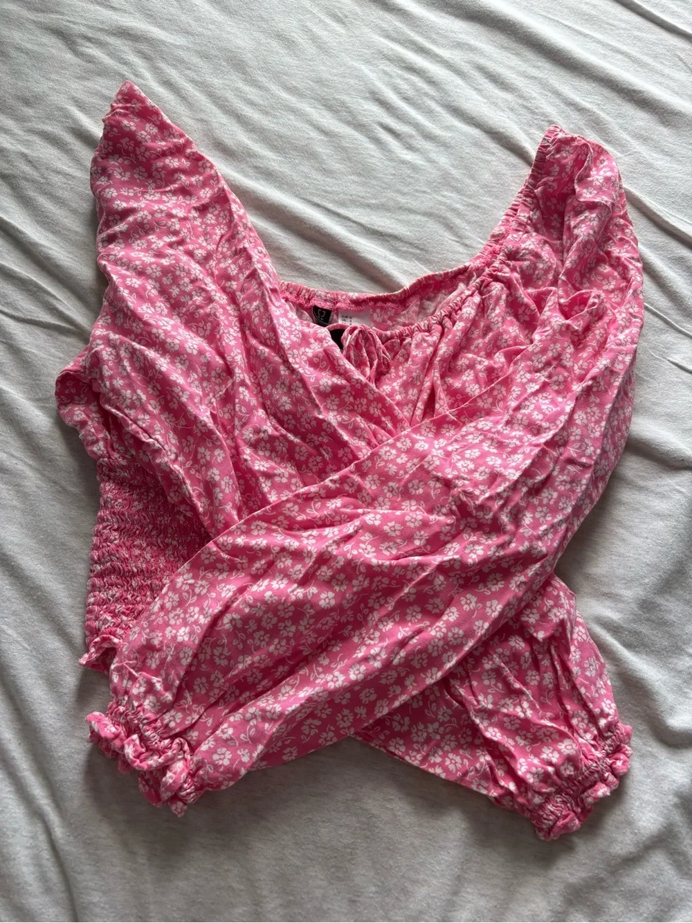 H&M Pink Floral Smocked Crop Top with Puff Sleeves - Picture 3 of 5